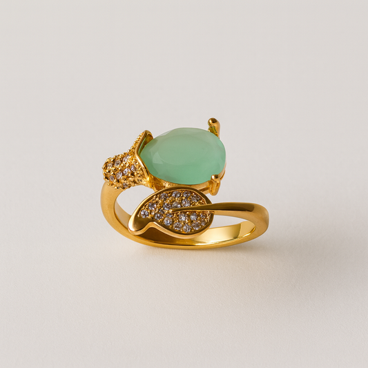 Emerald Glow Leaf Ring – Stylish Artificial Jewelry with Gemstone Accent