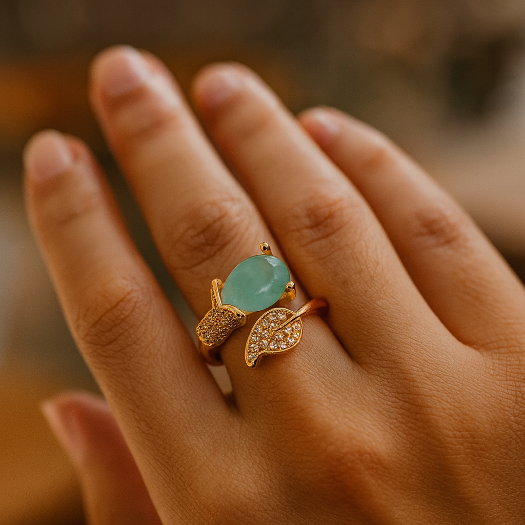 Emerald Glow Leaf Ring – Stylish Artificial Jewelry with Gemstone Accent